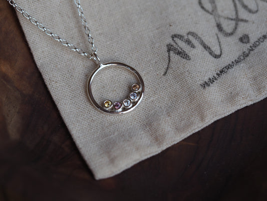 Collier halo de pierre de naissance en argent sterling