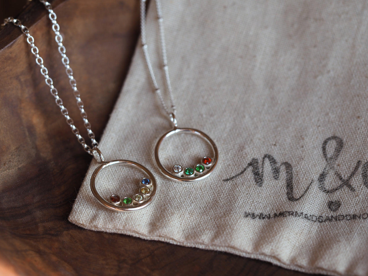 Collier halo de pierre de naissance en argent sterling