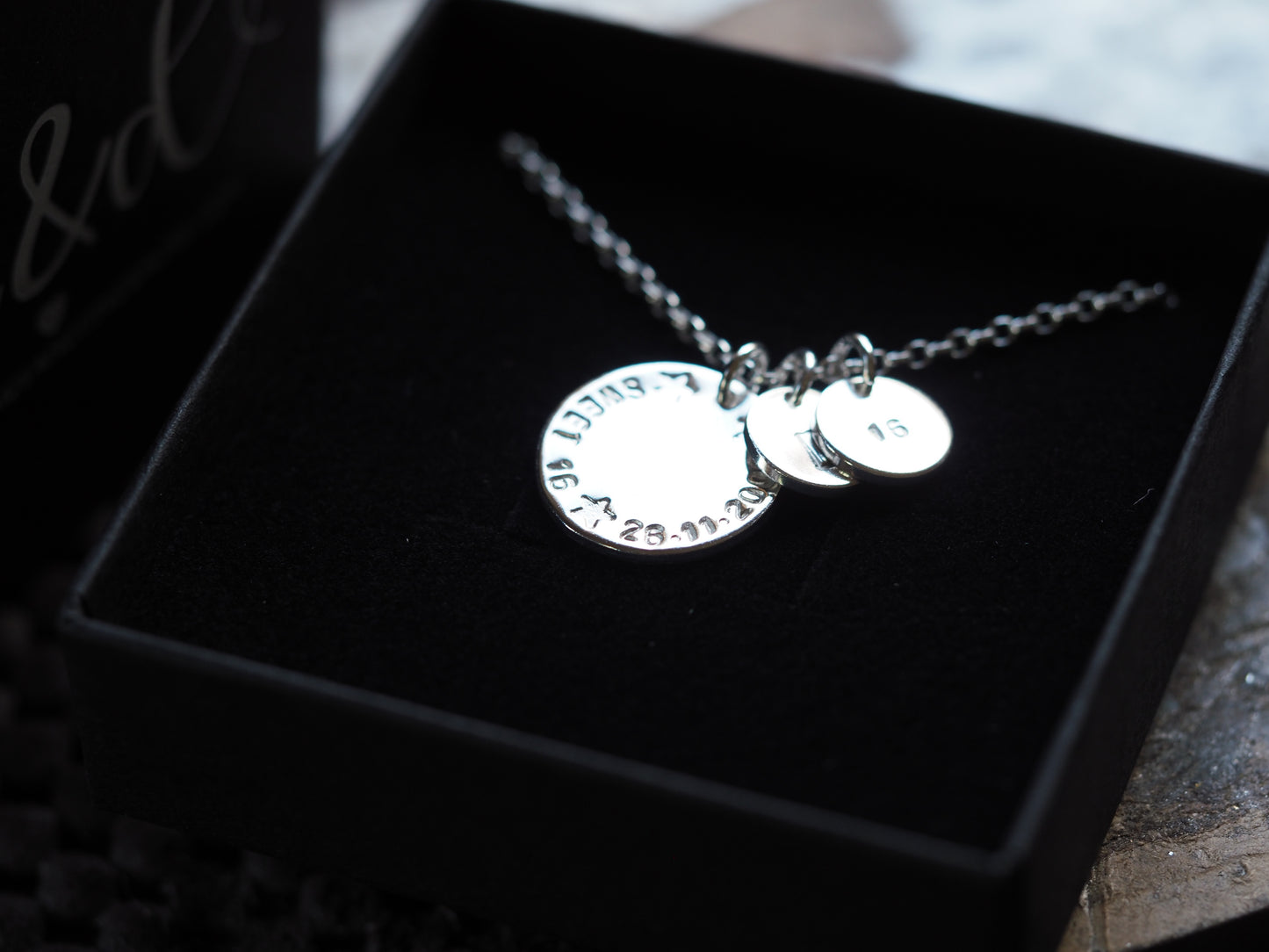Concevez votre propre collier composé de disques midi et mini