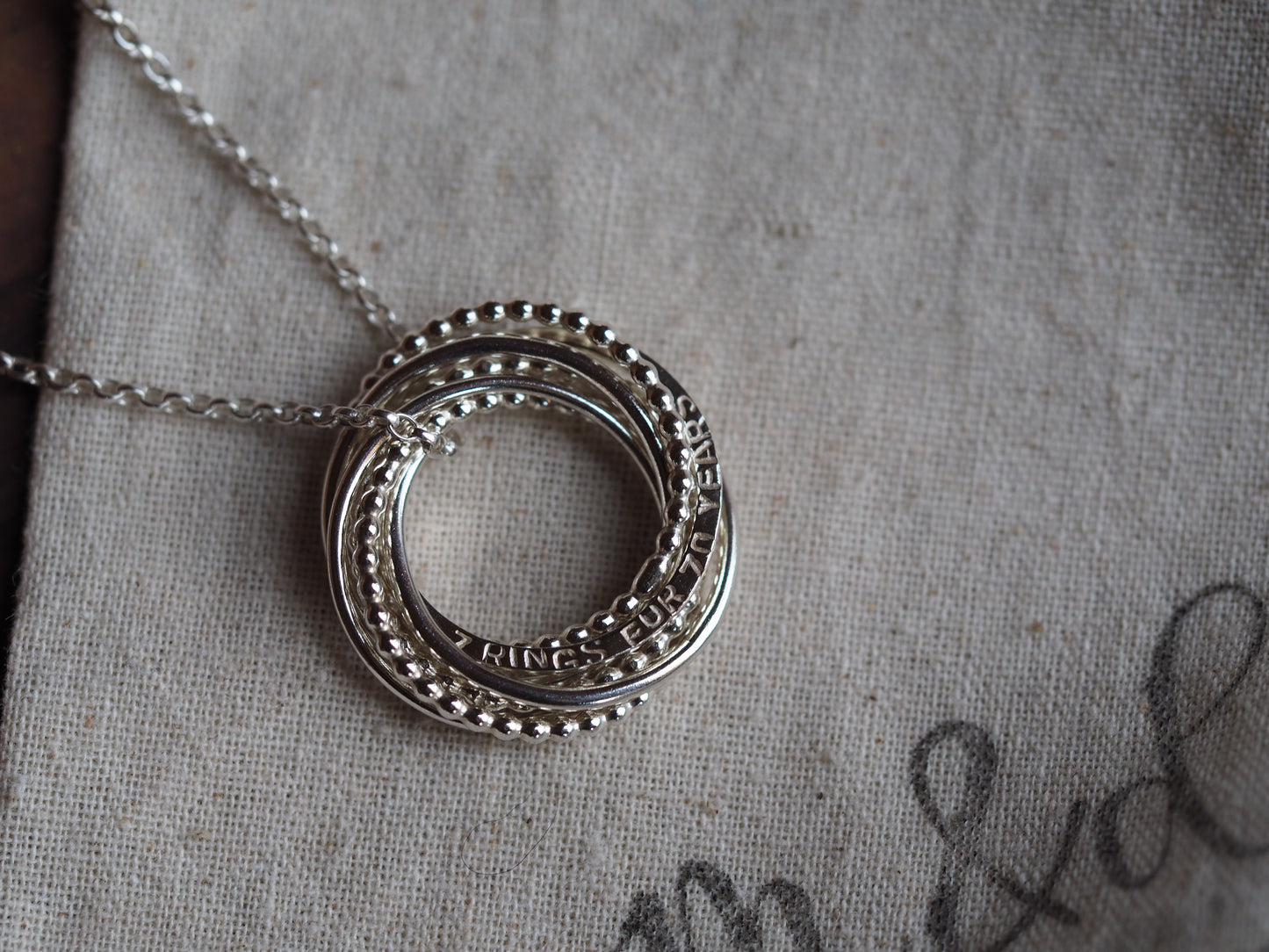 Collier à anneaux entrelacés en argent