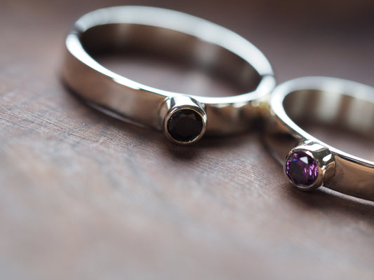 Grosse bague avec pierre de naissance personnalisée
