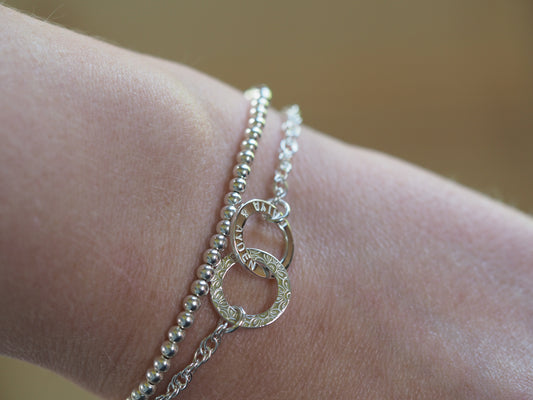 Bracelet entrelacé mini rondelle en argent sterling