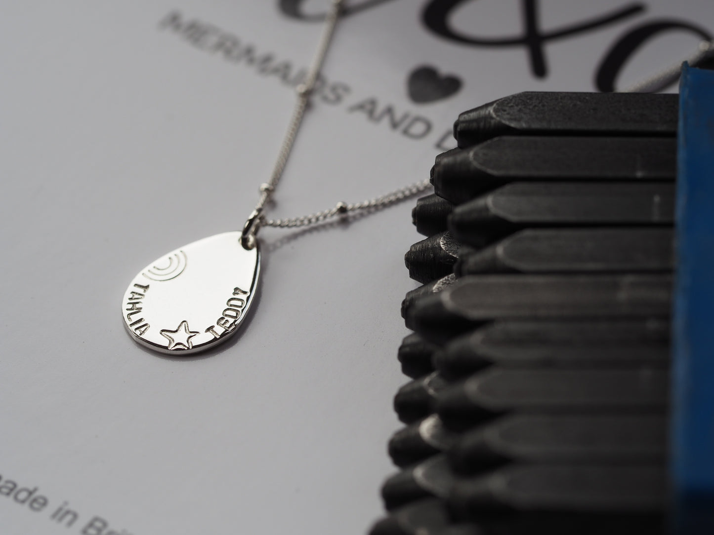 Concevez votre propre collier en forme de larme