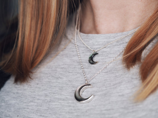 Mini pearl moon necklace